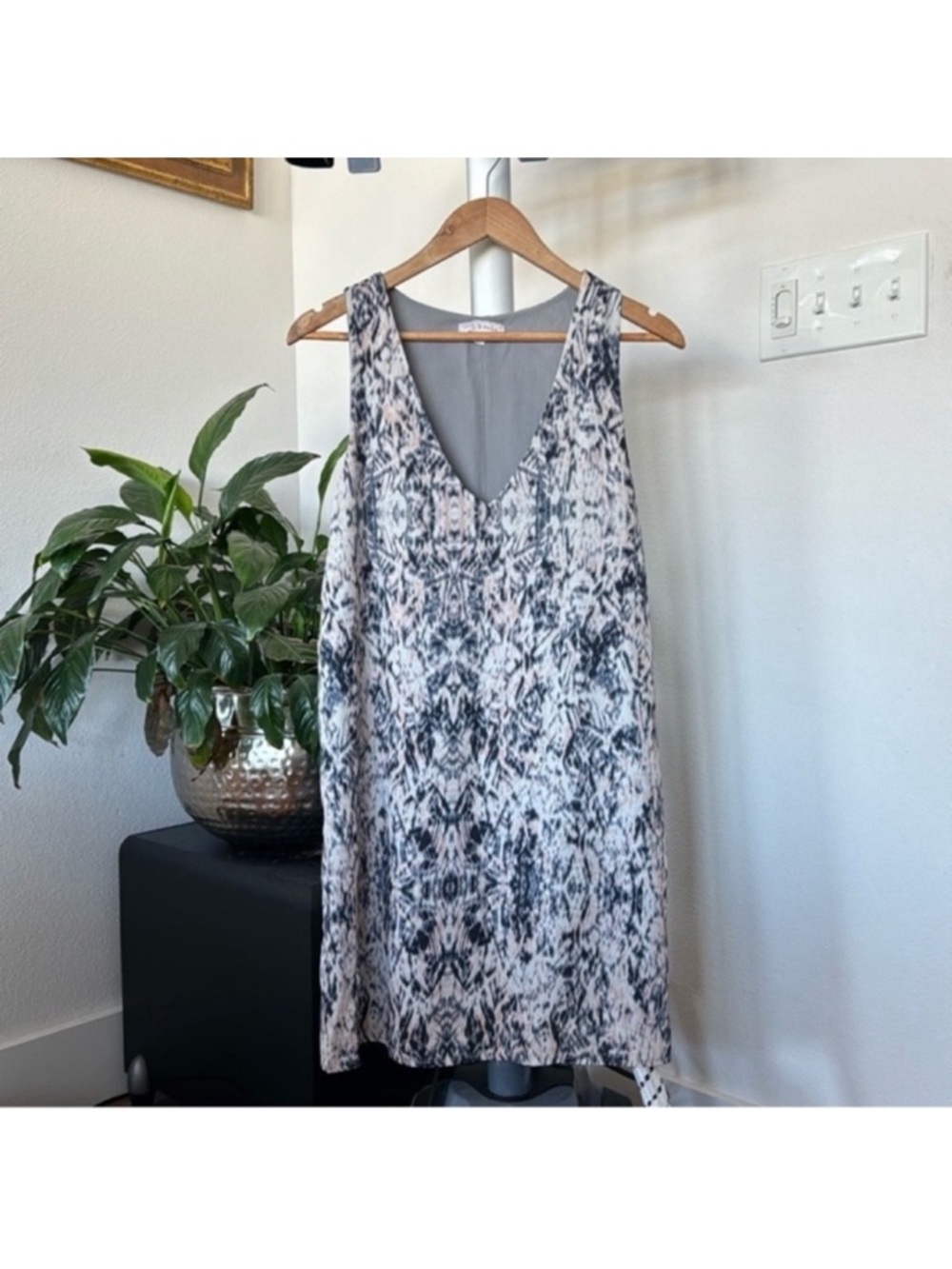 Mary & Mabel Sleeveless V Neck Shift Dress Sz L Lined gray navy